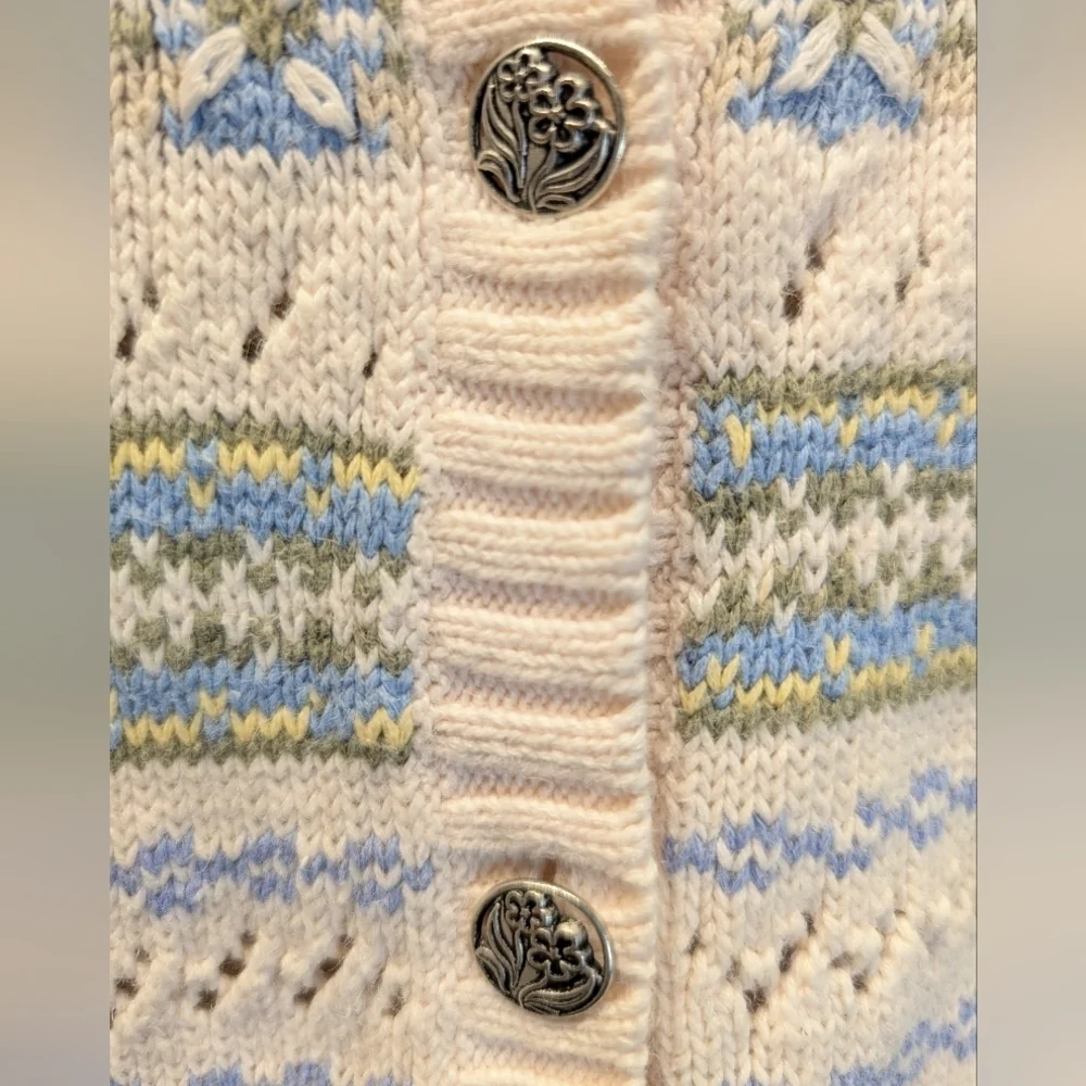 Northern Reflections Embroidered Floral Knit Cardigan Pewter Buttons Size M EUC